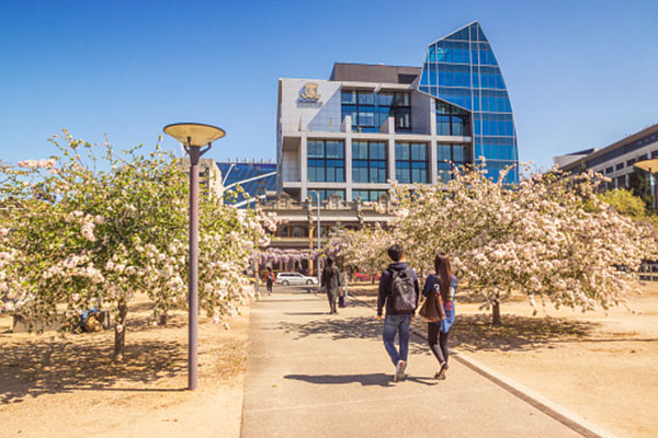 melbourne university.jpg